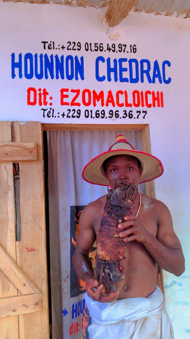 HOUNONGAN EZOMACLOICHI dans son espace de tradition